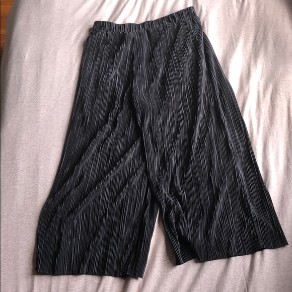 BCBG micro pleats culottes  ankle crop pants - Picture 3 of 3